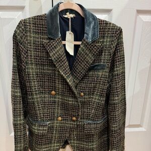 NWT MYSTREE GREEN/GOLD PLAID BLAZER WITH VELVET COLLAR IN SIZE MEDIUM